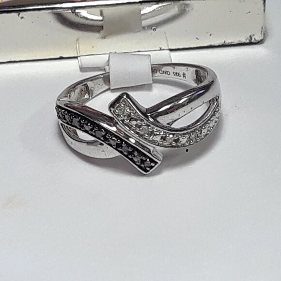 .05ctw Black & White Diamond Open Criss Cross Polished Sterling Silver Ring19990 - Picture 5 of 5